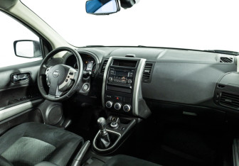 Подержанный автомобиль Nissan X-Trail 2013 года (9 фото)
