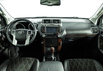 Подержанный автомобиль Toyota Land Cruiser Prado 2015 года (13 фото)