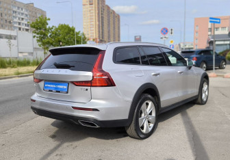 Подержанный автомобиль Volvo V60 Cross Country 2019 года (4 фото)