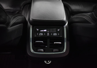 Подержанный автомобиль Volvo V90 Cross Country 2017 года (17 фото)