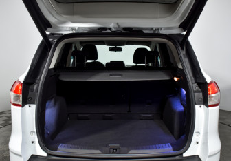Подержанный автомобиль Ford Kuga 2015 года (20 фото)