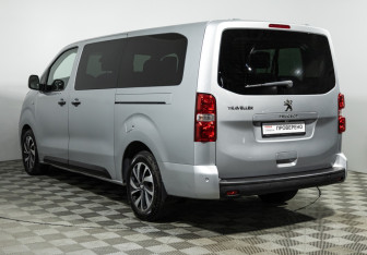 Подержанный автомобиль Peugeot Traveller 2019 года (7 фото)