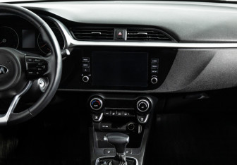 Подержанный автомобиль Kia Rio Sedan 2021 года (14 фото)