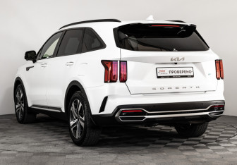 Подержанный автомобиль Kia Sorento 2021 года (8 фото)