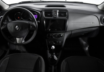 Подержанный автомобиль Renault Logan Sedan 2014 года (15 фото)
