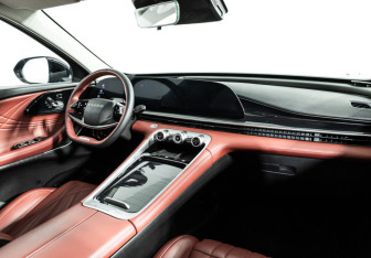 Подержанный автомобиль Exeed RX 2023 года (9 фото)