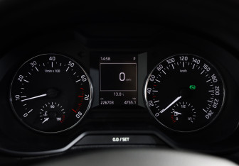 Подержанный автомобиль Skoda Octavia Liftback 2013 года (11 фото)