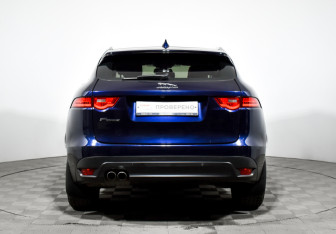 Подержанный автомобиль Jaguar F-Pace 2017 года (6 фото)