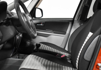 Подержанный автомобиль Suzuki SX4 Hatchback 2013 года (10 фото)