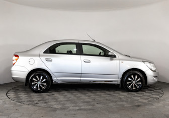Подержанный автомобиль Chevrolet Cobalt Sedan 2013 года (4 фото)