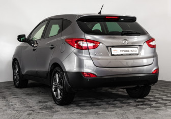 Подержанный автомобиль Hyundai ix35 2015 года (7 фото)