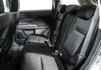 Подержанный автомобиль Mitsubishi Outlander 2013 года (10 фото)