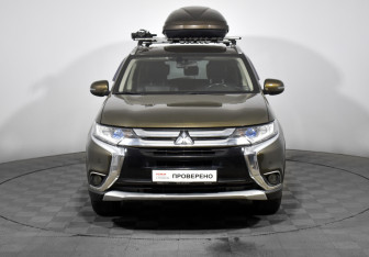 Подержанный автомобиль Mitsubishi Outlander 2017 года (2 фото)