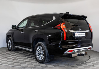 Подержанный автомобиль Mitsubishi Pajero Sport 2022 года (7 фото)