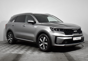 Подержанный автомобиль Kia Sorento 2022 года (3 фото)