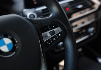 Подержанный автомобиль BMW X3 2020 года (19 фото)