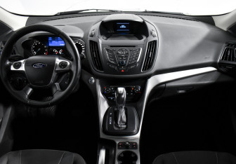 Подержанный автомобиль Ford Kuga 2013 года (14 фото)