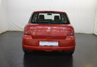 Подержанный автомобиль Suzuki Swift Hatchback 2007 года (6 фото)
