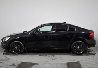 Подержанный автомобиль Volvo S60 2013 года (8 фото)