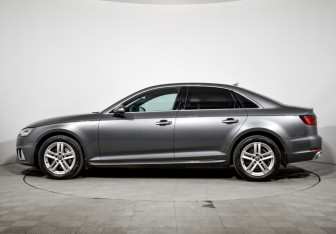 Подержанный автомобиль Audi A4 Sedan 2018 года (8 фото)