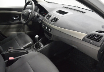 Подержанный автомобиль Renault Fluence 2012 года (12 фото)