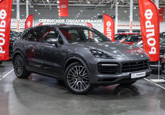 Подержанный автомобиль Porsche Cayenne 2020 года (6 фото)