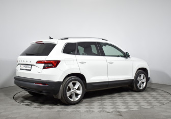 Подержанный автомобиль Skoda Karoq 2021 года (5 фото)
