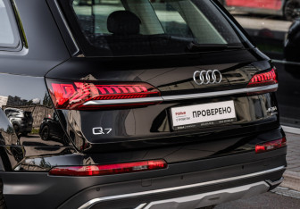 Подержанный автомобиль Audi Q7 2019 года (12 фото)