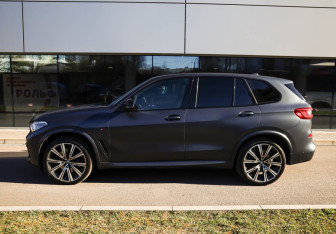 Подержанный автомобиль BMW X5 2019 года (7 фото)