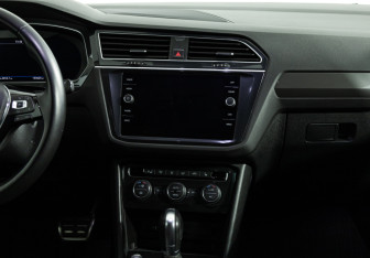 Подержанный автомобиль Volkswagen Tiguan 2018 года (14 фото)
