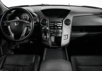 Подержанный автомобиль Honda Pilot 2012 года (16 фото)
