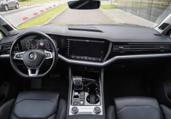 Подержанный автомобиль Volkswagen Touareg 2021 года (13 фото)