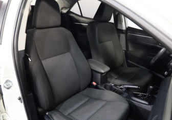 Подержанный автомобиль Toyota Corolla Sedan 2013 года (18 фото)