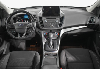 Подержанный автомобиль Ford Kuga 2017 года (13 фото)