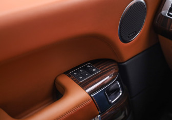 Подержанный автомобиль Land Rover Range Rover 2016 года (23 фото)