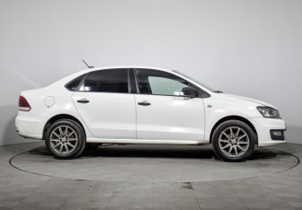 Подержанный автомобиль Volkswagen Polo Sedan 2018 года (4 фото)