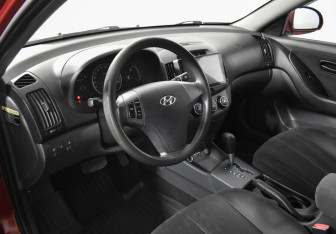 Подержанный автомобиль Hyundai Elantra Sedan 2009 года (9 фото)