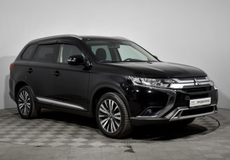 Подержанный автомобиль Mitsubishi Outlander 2019 года (3 фото)
