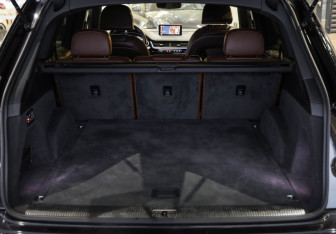 Подержанный автомобиль Audi Q7 2015 года (38 фото)