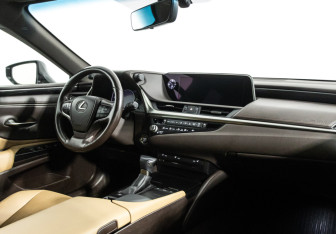 Подержанный автомобиль Lexus ES 2020 года (9 фото)