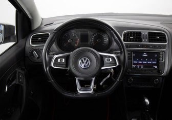 Подержанный автомобиль Volkswagen Polo Sedan 2018 года (9 фото)