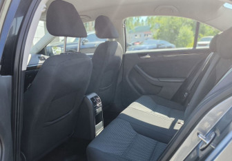 Подержанный автомобиль Volkswagen Jetta Sedan 2014 года (19 фото)