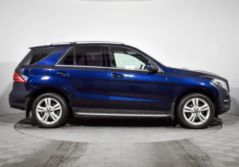Подержанный автомобиль Mercedes-Benz GLE 2017 года (4 фото)