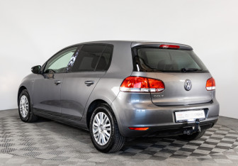 Подержанный автомобиль Volkswagen Golf Hatchback 2012 года (7 фото)