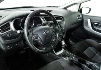 Подержанный автомобиль Kia Ceed Wagon 2012 года (11 фото)