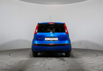 Подержанный автомобиль Nissan Note 2007 года (6 фото)