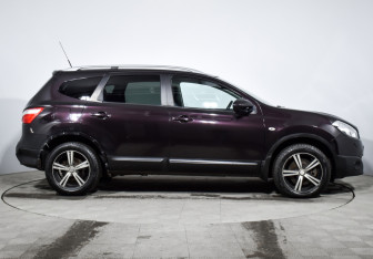 Подержанный автомобиль Nissan Qashqai+2 2011 года (4 фото)
