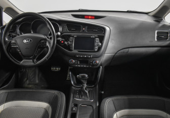 Подержанный автомобиль Kia Ceed Wagon 2014 года (13 фото)