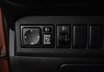 Подержанный автомобиль Nissan Note 2007 года (16 фото)