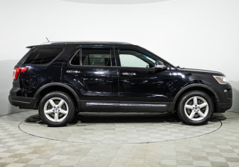Подержанный автомобиль Ford Explorer 2018 года (4 фото)